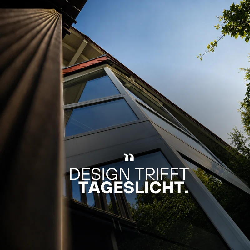 Social-Media-Beitrag mit einer Dachansicht und dem Text Design trifft Tageslicht